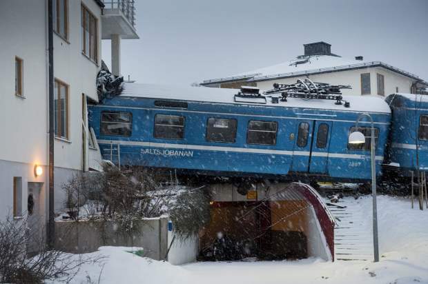 train-crash-cleaning-lady-sweden1